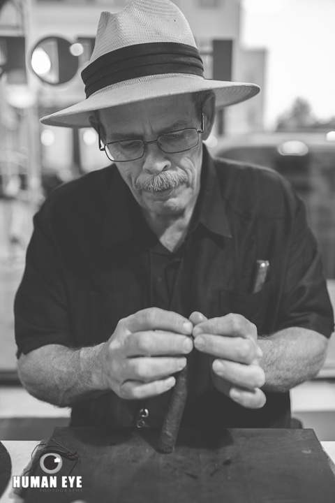 Picture of rolling a cigar