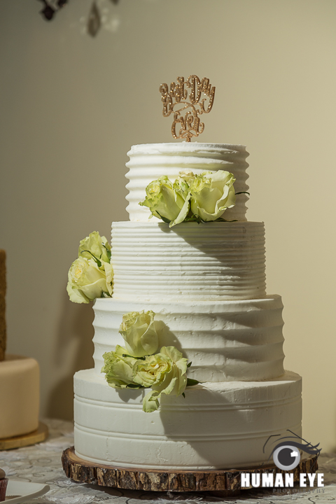 Palmetto-Place-Event-Center-cake with flower